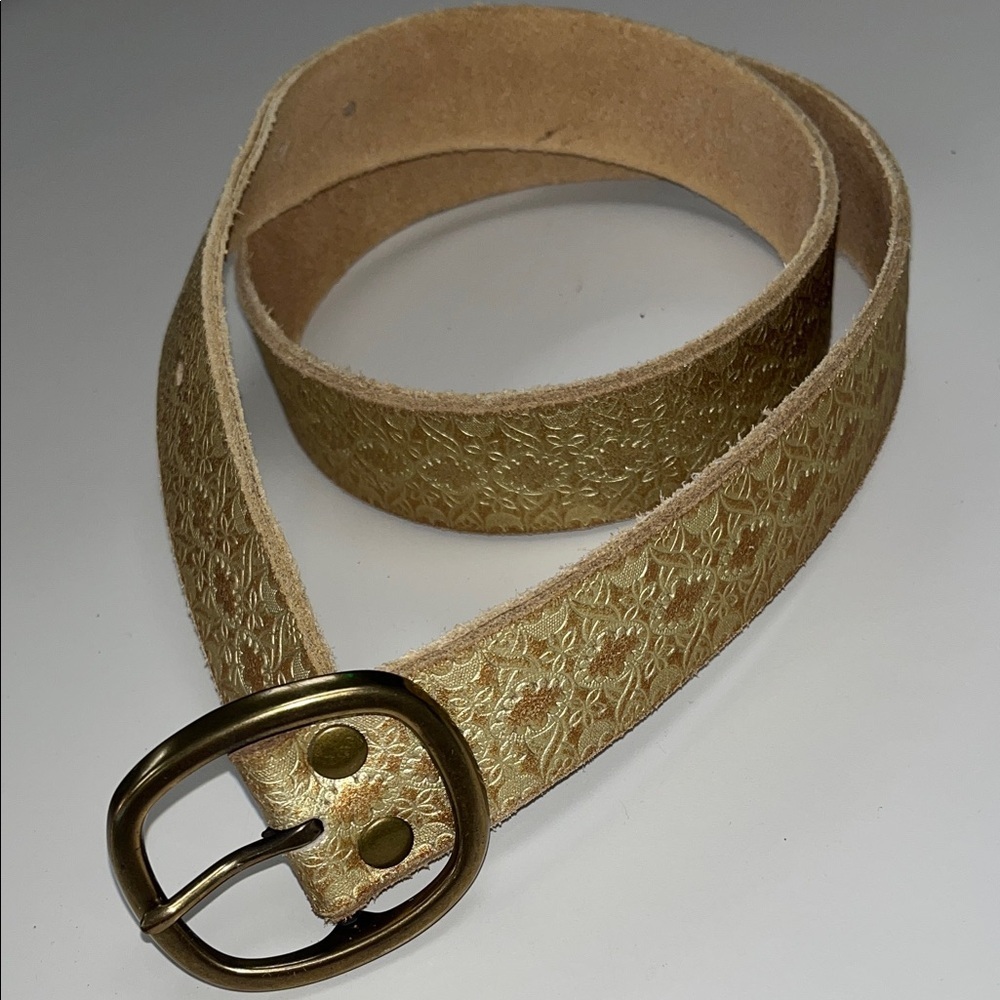 Elegant Gold Women's Belt with Textured Design